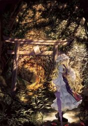  1girl :> autumn autumn_leaves bababa black_boots blonde_hair boots choker closed_mouth closed_umbrella commentary dappled_sunlight dress folding_fan full_body gap_(touhou) hand_fan hat hat_ribbon highres leaf mob_cap outdoors parasol purple_dress purple_tabard purple_umbrella ribbon ribbon_choker sleeve_garter smile solo standing sunlight tabard torii touhou tree umbrella violet_eyes wide_sleeves yakumo_yukari 