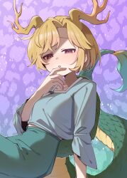  1girl absurdres antlers blonde_hair blue_shirt blush commentary_request dragon_girl dragon_horns dragon_tail fur-tipped_tail green_scales green_skirt highres horns kicchou_yachie looking_at_viewer open_mouth purple_background red_eyes shirt short_hair skirt solo square_neckline sumiyama_sui tail touhou turtle_shell yellow_horns 