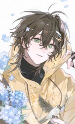  1boy absurdres antenna_hair bird black_gloves black_shirt blue_flower brown_hair chinese_commentary closed_mouth commentary_request crossed_bangs drawstring fingerless_gloves flower gloves green_eyes hair_between_eyes hair_ornament hairclip highres hood hood_down hoodie hydrangea looking_at_viewer male_focus medium_hair nonoiaza petals quanzhi_gaoshou shirt short_hair simple_background smile solo turtleneck twitter_username upper_body virtual_youtuber white_background yellow_hoodie 