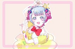  1girl bow commentary commentary_request dreamy_chelsea highres hime_cut holding holding_wand looking_at_viewer magical_girl mahou_shoujo_ikusei_keikaku mahou_shoujo_ikusei_keikaku_breakdown malu_661 multicolored_eyes multicolored_hair open_mouth pink_background red_bow short_hair smile untranslatable_commentary v wand 