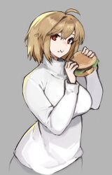  1girl ahoge arcueid_brunestud blonde_hair burger closed_mouth commentary_request eating food grey_background hair_between_eyes highres holding holding_burger holding_food jonyeld looking_at_viewer looking_to_the_side red_eyes short_hair sideways_glance simple_background solo sweater tsukihime turtleneck turtleneck_sweater upper_body white_sweater 