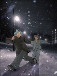  2boys :d antenna_hair atmospheric_perspective black_jacket black_shoes blue_hair blue_pajamas brown_hair chinese_commentary chinese_text clenched_hand closed_eyes commentary_request curtained_hair dark-skinned_male dark_skin film_grain fleeing footprints happy highres holding_hands implied_yaoi jacket kikuchi_ryou light_smile male_focus multiple_boys night oversized_clothes pajamas photo_background sekai_metsubou_kyouyuu_gensou_mamiya shadow shoes short_hair smile snowing suou_keito translation_request winter wrawrawrawraww yellow_eyes 