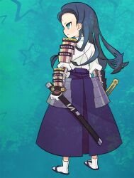  1girl aqua_background armor blue_hair blue_hakama commentary_request from_behind hakama hakama_skirt holding holding_sheath japanese_armor japanese_clothes kiguchi_(aprico) kimono kote long_hair looking_ahead profile ren_(sekaiju) sandals scabbard scar scar_on_face scar_on_forehead sekaiju_no_meikyuu sekaiju_no_meikyuu_1 sheath single_sode skirt solo standing star_(symbol) tabi white_kimono zouri 