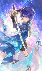  1boy absurdres animal_print armor arms_up bird_print bishounen black_bridal_gauntlets black_sandals black_shorts blue_cape blue_eyes blunt_ends bridal_gauntlets bright_pupils cape clenched_hand closed_mouth commentary commission fighting_stance frown full_body furisode genshin_impact glint gold_ring hair_intakes hakama hakama_shorts highres holding holding_sword holding_weapon japanese_armor japanese_clothes katana kimono kote kurokote leg_warmers looking_at_viewer male_focus middle_ring open_hand ox_guard pleated_shorts purple_background purple_hair qiao2121 sandals scaramouche_(genshin_impact) shorts side_cape solo standing stirrup_legwear sword toeless_legwear toes untranslatable_commentary wanderer_(genshin_impact) weapon white_kimono white_leg_warmers white_pupils white_trim wolf_cut zouri 
