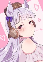  1girl animal_ears bare_shoulders blunt_bangs blush bow brown_hat clothing_cutout commentary_request ear_bow gold_ship_(umamusume) grey_hair hat heart highres horse_ears horse_girl long_hair looking_at_viewer meni_shuki_rush-sshu! pillbox_hat pink_shirt seoyoung7770 shirt shoulder_cutout solo umamusume upper_body violet_eyes 