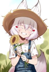  1girl ^_^ absurdres alternate_costume animal_ears bare_arms blue_overalls blurry blurry_background chenki_(chenki) closed_eyes collarbone colored_eyelashes commentary day dirty dirty_clothes dirty_face ears_through_headwear english_commentary facing_viewer fang flower fox_ears fox_girl fox_tail gloves grin hair_between_eyes hat highres holding holding_flower outdoors overalls phase_connect shirt short_hair short_sleeves smile solo straw_hat sunflower t-shirt tail teeth tenma_maemi virtual_youtuber white_eyelashes white_gloves white_hair white_shirt 