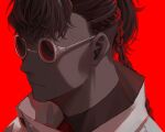  1boy black_hair braid dark-skinned_male dark_skin fabio_zaccheroni glasses highres kawausomodoki long_hair mahou_tsukai_no_yome male_focus red_background solo 