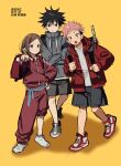  1girl 2boys aged_down backpack bag betti_(xx_betti) black_eyes black_footwear black_hair black_shorts brown_eyes brown_hair closed_mouth crossed_arms fushiguro_megumi grey_jacket highres itadori_yuuji jacket jujutsu_kaisen kugisaki_nobara long_sleeves multiple_boys open_mouth pants pink_hair pointing pointing_at_viewer red_footwear red_jacket red_pants shirt shoes short_hair shorts sketch smile translation_request undercut v-shaped_eyebrows white_footwear white_shirt yellow_background 