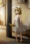  banana blonde_hair blood blue_eyes dying_message food fruit hair_ornament hair_ribbon hairclip holding holding_fruit kagamine_rin kagamine_rin_(roshin_yuukai) ribbon roman_knock roshin_yuukai_(vocaloid) vocaloid 