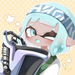  1girl blue_eyes blue_hair blue_hairband commentary commission hairband highres inkling inkling_girl medium_hair one_eye_closed open_mouth pointy_ears ryme_spla slosher_(splatoon) smile solo splatoon_(series) splatoon_3 star_(symbol) upper_body watermark weapon yellow_background 