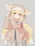  alternate_costume animal_ear_fluff animal_ears arknights blonde_hair blue_shirt brown_cardigan cardigan closed_mouth colored_tips commentary_request fie_in_b86 fox_ears fox_girl fox_tail grey_background grey_skirt highres kitsune kyuubi multicolored_hair multiple_tails shirt simple_background skirt smile suzuran_(arknights) tail white_hair 