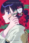  1girl 2024 back_bow black_hair blue_eyes blue_nails bow brown_bow chinese_zodiac commentary_request flower from_side fuji_fujino grey_kimono hair_flower hair_ornament hand_up happy_new_year highres japanese_clothes kimono long_sleeves nail_polish original ponytail profile red_background solo upper_body white_flower wide_sleeves year_of_the_dragon 