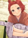  1girl bangs_pinned_back bath_yukata blush brown_eyes commentary_request forehead futon hugging_own_legs idolmaster idolmaster_cinderella_girls japanese_clothes kimono looking_at_viewer murakami_tomoe oyanaku redhead ryokan short_hair sitting smile solo tatami yukata 