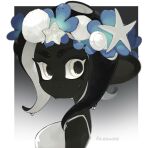  1girl a_a2001214 black_hair border closed_mouth commentary_request dark_skin eyebrow_cut gradient_background grey_background head_wreath highres medium_hair octoling octoling_girl simple_background solo splatoon_(series) splatoon_3 tentacle_hair upper_body very_dark_skin wet white_border white_eyes 