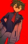  1boy black_hair blue_shirt closed_mouth collared_shirt crossed_bangs hair_between_eyes hato_popo_37 highres jacket kieran_(pokemon) long_sleeves looking_at_viewer male_focus multicolored_hair necktie off_shoulder open_clothes open_jacket orange_eyes pokemon pokemon_sv purple_hair red_background red_necktie shirt short_sleeves simple_background solo 