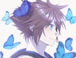  1boy blue_butterfly blue_eyes brown_hair bug butterfly butterfly_wings close-up from_side gongju_s2 highres hood hood_down hoodie insect_wings kingdom_hearts looking_ahead short_hair simple_background smile solo sora_(kingdom_hearts) spiky_hair white_background white_hoodie wings 