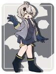  1girl ahoge arknights arms_up bare_legs black_eyeliner black_footwear blue_gloves blue_shirt boots eyeliner full_body gloves grey_eyes grey_hair grey_jacket hair_behind_ear hair_between_eyes headlamp highres jacket knee_cutout looking_at_viewer makeup mayer_(arknights) mayer_(visionblazer_in_the_courtyard)_(arknights) nunnuje_a_u_e one_eye_closed open_mouth shadow shirt short_hair_with_long_locks simple_background solo standing thigh_strap waving yellow_stripes 