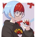 1girl black-framed_eyewear blue_hair border closed_mouth commentary_request glasses grey_background grey_eyes hand_up highres holding holding_poke_ball hood hoodie multicolored_hair penny_(pokemon) poke_ball poke_ball_(basic) poke_ball_print pokemon pokemon_sv redhead round_eyewear short_hair solo two-tone_hair umibato upper_body white_border 