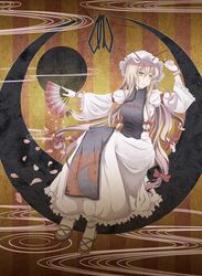  blonde_hair bow fan hair_bow hat highres long_hair oumi_(rsag) ryomo sitting solo touhou yakumo_yukari yellow_eyes 