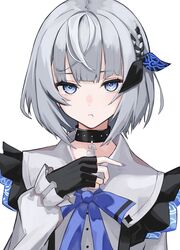  1girl black_collar blue_bow blue_eyes blue_nails bow collar fingerless_gloves gloves grey_hair highres hololive hololive_indonesia pout vestia_zeta vestia_zeta_(jirai_kei) virtual_youtuber white_background yato_kamo 