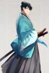  1boy black_hair closed_mouth fate/grand_order fate_(series) green_eyes grey_background grey_hakama hakama haori highres itou_kashitarou_(fate) japanese_clothes katana looking_at_viewer male_focus short_hair simple_background smile solo sword weapon yuu_(areruya) 