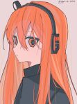  1girl a.i._voice adachi_rei alternate_hair_length alternate_hairstyle black_shirt closed_mouth commentary_request expressionless from_side hair_between_eyes hair_down headlamp headphones highres long_hair looking_at_viewer looking_to_the_side orange_eyes orange_hair shirt simple_background solo turtleneck twitter_username utau yuyu_no_suke 
