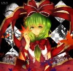  argyle_background bad_id bow checkered dress frills front_ponytail gears green_eyes green_hair hair_bow hair_ribbon kagiyama_hina leaf lolo_loki long_hair ribbon solo touhou 