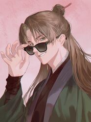  1boy adjusting_eyewear brown_hair glasses green_eyes green_robe grin hair_bun hair_ornament hair_stick highres korean_clothes korean_commentary long_hair long_sleeves looking_at_viewer pink_background return_of_the_mount_hua_sect robe smile solo sunglasses tang_bo_(return_of_the_mount_hua_sect) wide_sleeves yongsil 