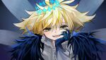  1boy black_skin blonde_hair cape colored_skin cosplay crown fate/grand_order fate_(series) frill_inferno fur-trimmed_cape fur_trim hair_between_eyes highres insect_wings male_focus oberon_(third_ascension)_(fate) oberon_(third_ascension)_(fate)_(cosplay) pppppp smile solo sonoda_lucky upper_body wings yellow_eyes 