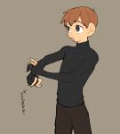  1boy black_eyes black_shirt brown_hair brown_pants chilchuck_tims cowboy_shot dungeon_meshi gloves grey_background highres long_sleeves male_focus open_mouth pants partially_fingerless_gloves sansai_100 shirt short_hair simple_background solo translation_request turtleneck_shirt 