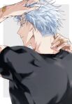  1boy absurdres back bandaid bandaid_on_hand black_shirt blue_eyes closed_mouth expressionless gojou_satoru grey_background hand_in_own_hair highres jujutsu_kaisen male_focus shirt short_sleeves simple_background solo upper_body white_hair yoon_(dmsco1803) 