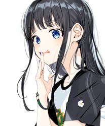  1girl absurdres black_hair blue_eyes blue_nails blush closed_mouth highres looking_at_viewer medium_hair original raglan_sleeves riripoinya shirt short_sleeves simple_background smile solo upper_body white_background white_shirt 