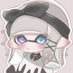  1girl :o black_bow black_choker black_hairband blue_eyes blush bow bow_hairband choker commentary grey_background grey_hair hair_bow hairband heterochromia highres inkling inkling_girl inkling_player_character long_hair looking_at_viewer pointy_ears sh_f0y simple_background solo splatoon_(series) symbol-only_commentary tentacle_hair upper_body violet_eyes 
