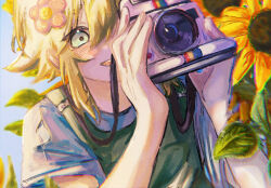  1boy :d aged_down androgynous backlighting bare_arms basil_(faraway)_(omori) basil_(omori) blonde_hair blue_shirt blue_sky blush camera child chinese_commentary chromatic_aberration commentary_request day dutch_angle english_commentary field film_grain fingernails flipped_hair flower flower_field green_eyes green_overalls hair_between_eyes hair_flower hair_ornament hands_up holding holding_camera leaf looking_at_viewer male_focus mixed-language_commentary omori one_eye_covered open_mouth outdoors overalls pink_flower raised_inner_eyebrows redram_aoi round_teeth shirt short_hair short_sleeves sidelocks simple_background sky smile solo straight-on sunflower tareme teeth upper_body upper_teeth_only 