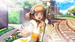  1girl artist_request black_ribbon black_unitard blue_sky breasts broom brown_hair bush clouds coat cowboy_shot day fence flower game_cg green_eyes hair_flower hair_ornament hairband highres holding holding_broom house leia_rolando looking_at_viewer official_art open_mouth ribbon road short_hair sky smile solo street sunlight tales_of_(series) tales_of_crestoria tales_of_xillia third-party_source town white_coat 