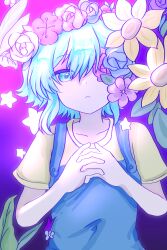  1boy absurdres bare_arms basil_(headspace)_(omori) basil_(omori) blue_eyes blue_flower blue_hair blue_overalls blue_rose buttons chinese_commentary closed_mouth collarbone commentary_request double-parted_bangs expressionless eyes_visible_through_hair flipped_hair flower flower_over_eye flower_wreath frown hair_between_eyes hands_on_own_chest hands_up head_wreath highres interlocked_fingers leaf male_focus omori one_eye_covered overalls own_hands_together pink_flower pink_rose plant purple_background purple_flower rose shirt short_hair short_sleeves sidelighting sidelocks simple_background solo star_(symbol) star_symbol_background straight-on sunflower t-shirt upper_body xinjinjumin8002526 yellow_shirt 