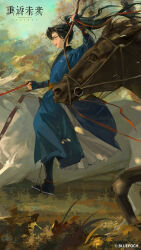  1boy :d absurdres aged_down black_boots black_hair black_horse blue_eyes blue_robe blue_sky boots bow_(weapon) cheng_heguang copyright_name copyright_notice day forest from_side full_body grass hand_up highres holding holding_bow_(weapon) holding_reins holding_weapon horseback_riding logo long_hair male_focus nature official_art official_wallpaper open_mouth outdoors ponytail profile reins reverse:1999 riding robe sky smile solo stirrups_(riding) tree weapon white_horse 