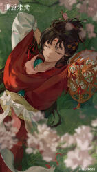  1girl absurdres arms_behind_head arms_up black_hair blurry branch chinese_clothes closed_eyes copyright_name copyright_notice depth_of_field facial_mark flower forehead_mark from_above grass hair_branch hair_bun hanfu highres logo long_hair lying mole mole_above_eye official_art official_wallpaper on_back on_ground paper_heron pink_flower red_hanfu reverse:1999 sleeping smile solo upper_body 