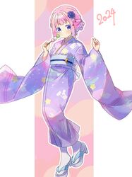  1girl 2024 absurdres alternate_costume blue_eyes blunt_bangs commentary_request dango food full_body hands_up highres holding holding_food japanese_clothes kimono long_sleeves looking_at_viewer magia_record:_mahou_shoujo_madoka_magica_gaiden mahou_shoujo_madoka_magica obi outline pink_hair print_kimono purple_kimono ruru_(rurumagi) sandals sanshoku_dango sash short_hair socks solo standing star_(symbol) star_print wagashi white_outline white_socks wide_sleeves yura_hotaru 