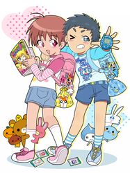  2boys aikatsu!_(series) angel_blue animal backpack bag bag_charm bear berrie_(mezzo_piano) bird blossom_(ppg) blue_hair bubbles_(ppg) character_charm character_request charm_(object) child ciao_(shogakukan) commentary_request copyright_request ezaki_bisuko full_body girly_boy grin hamtaro hamtaro_(series) happy heisei heisei_retro highres holding kiiroitori kuchipatchi male_focus mametchi mezzo_piano momo_(postpet) multiple_boys one_eye_closed open_mouth original otaku postpet powerpuff_girls randoseru redhead rilakkuma san-x short_hair shorts smile standing tamagotchi tamagotchi_(virtual_pet) white_background 