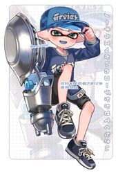  1boy :d baseball_cap black_shorts blue_hat blue_sweater commentary cross-laced_footwear green_eyes gun hand_on_headwear hat highres holding holding_gun holding_weapon inkling inkling_boy inkling_player_character looking_at_viewer male_focus nautilus_(splatoon) open_mouth pointy_ears print_headwear print_sweater shina_shina shoes short_hair shorts smile solo splatoon_(series) splatoon_3 sweater tentacle_hair translation_request weapon zoom_layer 