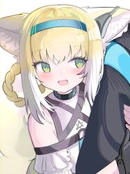  1girl 1other :d absurdres animal_ears arknights arm_hug bare_shoulders black_jacket blonde_hair blue_hairband blush bright_pupils chromatic_aberration doctor_(arknights) dress glint green_eyes hair_rings hairband highres infection_monitor_(arknights) jacket long_sleeves multicolored_hair open_mouth out_of_frame smile solo_focus spam_(spamham4506) streaked_hair suzuran_(arknights) upper_body white_dress white_hair white_pupils 