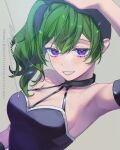  1girl arm_up armpits artist_name bare_shoulders black_choker chinese_commentary choker commentary_request facing_viewer green_hair grey_background grin highres instagram_username looking_at_viewer mixed-language_commentary mzcca short_ponytail side_ponytail signature simple_background smile solo sousou_no_frieren twitter_username ubel_(sousou_no_frieren) upper_body violet_eyes 