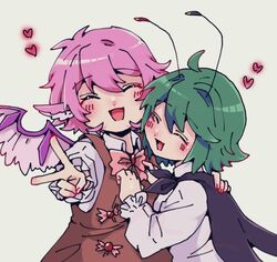  2girls antennae bird_wings black_cape blush bobotatamu bow brown_dress cape closed_eyes collared_shirt commentary_request dress green_hair grey_background heart highres long_sleeves medium_bangs multiple_girls mystia_lorelei no_headwear open_mouth pinafore_dress pink_hair shirt short_hair simple_background sleeveless sleeveless_dress smile touhou upper_body white_shirt wings wriggle_nightbug 