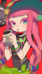  1girl aqua_eyes aqua_hair baseball_cap black_shirt bracelet clownfish colored_eyelashes drooling fish game_boy game_boy_(original) green_hair handheld_game_console hands_up harmony&#039;s_clownfish_(splatoon) harmony_(splatoon) hat highres holding holding_handheld_game_console jewelry long_hair long_shirt multicolored_eyes multicolored_hair multiple_bracelets open_mouth pink_eyes pink_hair purple_pupils red_background sahata_saba shirt short_sleeves sideways_hat simple_background splatoon_(series) striped_clothes striped_headwear tentacle_hair very_long_hair violet_eyes 