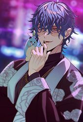  1boy 8ya_nagi ahoge animal_on_shoulder black_jacket black_nails black_shirt blue_hair floral_print gold_necklace hair_between_eyes hand_up highres jacket jewelry leos_vincent leos_vincent_(2nd_costume) long_sleeves looking_at_viewer lower_teeth_only male_focus mameneko_(leos_vincent) necklace nijisanji open_clothes open_jacket open_mouth round_eyewear shirt smile solo teeth tinted_eyewear upper_body virtual_youtuber yellow-framed_eyewear 