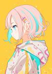  1girl aqua_hair bob_cut copyright_request expressionless highres hood hoodie multicolored_hair paint_splatter parted_lips pink_hair profile quinoko short_hair solo two-tone_hair upper_body yellow_background 