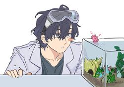  1boy black_eyes black_hair black_shirt blush_stickers bright_pupils commentary fish_tank gigantea_pp goggles hair_between_eyes hatsutori_hajime highres jaggy_lines lab_coat male_focus open_clothes plantification saibou_shinkyoku sanpaku shell shirt short_hair simple_background single_blush_sticker symbol-only_commentary utsugi_noriyuki white_background white_pupils 