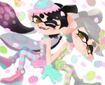  +_+ 2girls black_hair callie_(splatoon) cousins grey_hair inkling marie_(splatoon) mole mole_under_eye multiple_girls object_on_head one_eye_closed open_mouth simple_background smile splatoon_(series) splatoon_3 squirock striped_clothes tentacle_hair white_background 