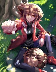  149_150 1boy black_shirt brown_eyes cat duel_academy_uniform_(yu-gi-oh!_gx) from_above gotcha grass hair_between_eyes highres jacket long_sleeves male_focus multicolored_hair pharaoh_(cat) pointing pointing_at_viewer red_jacket shirt short_hair sitting smile solo sunlight tree two-tone_hair yu-gi-oh! yu-gi-oh!_gx yuki_judai 